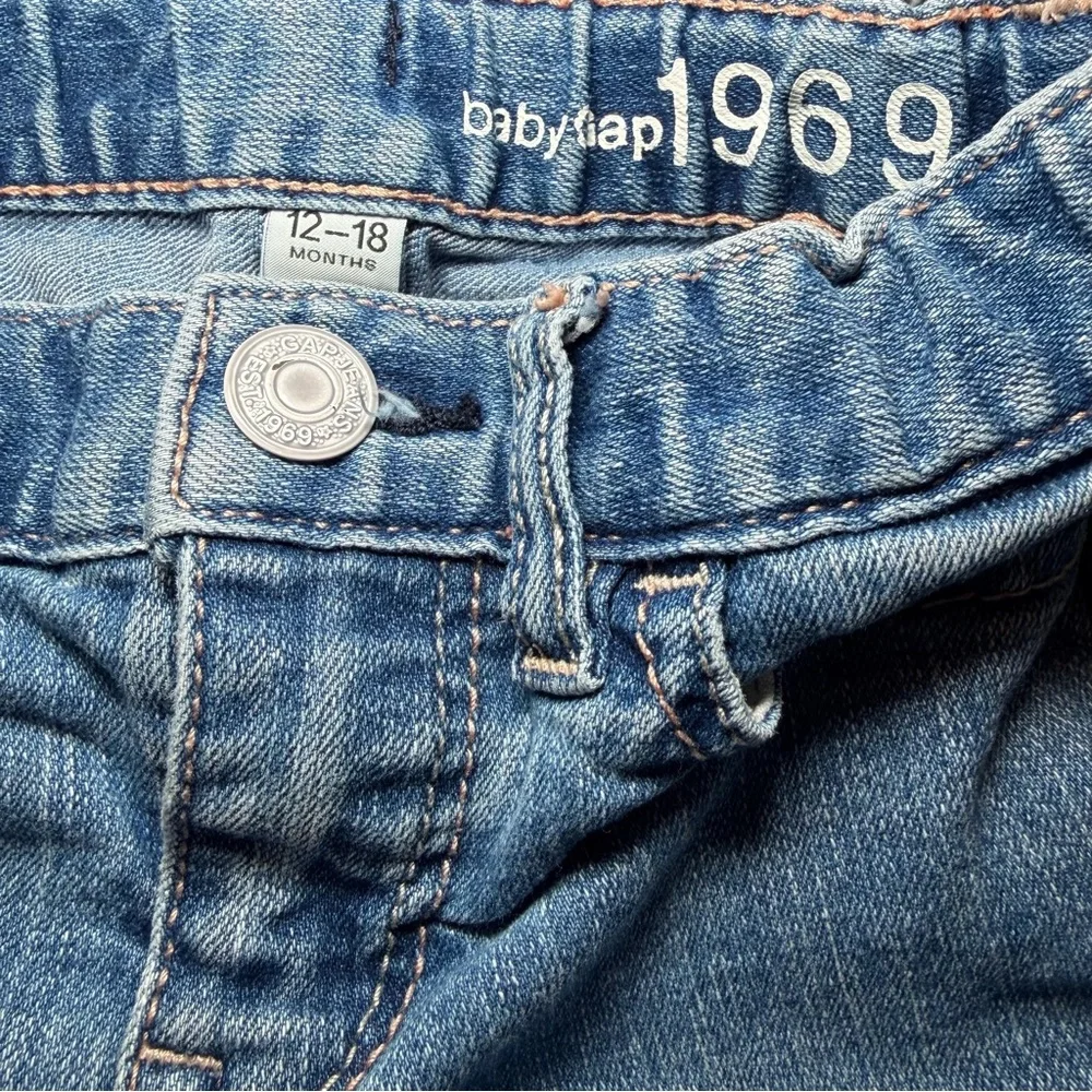 BabyGap 1969 Denim Shorts 12-18 Months Light Wash Cuffed Toddler Jeans - Picture 4 of 4